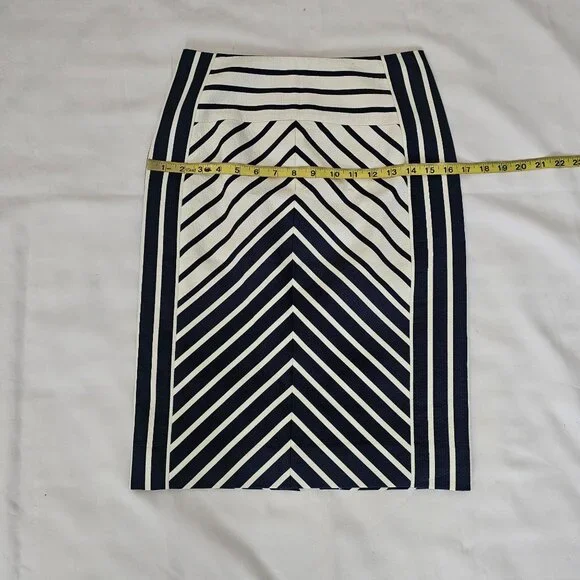 J.Crew Women's Navy Blue/White Chevron Stripe Pattern Pencil Skirt Size 00 - Picture 7 of 13
